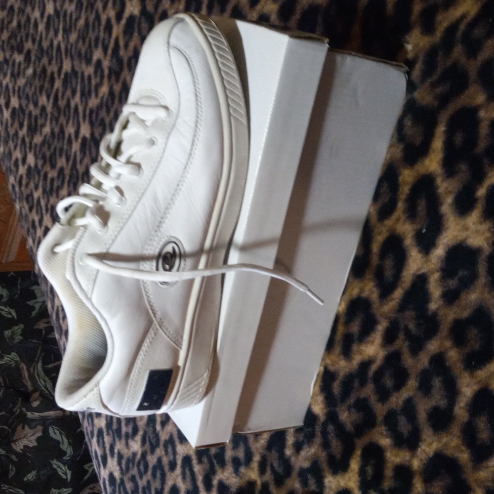 ESyspirit athletic shoe